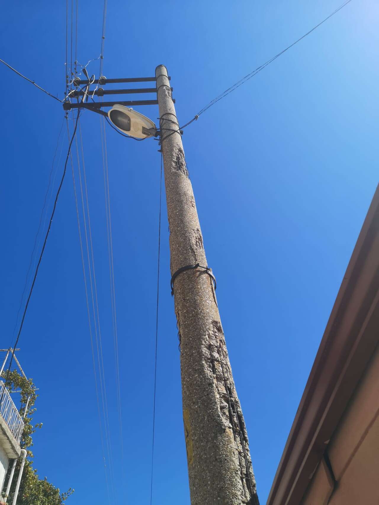 Menteşe’de Elektrik Direkleri Alarm Veriyor: “9 Yıldır Yapılmadı, Tehlike Büyüyor” 3